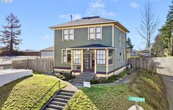 1508 UNION AVE, North Bend, OR 97459