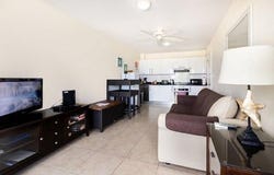 Lantana, Weston, Saint James