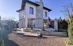 Bata, Burgas 8218