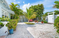WATER'S EDGE, New Providence/Paradise Island, 