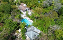 2MXR+V5, Bernard Road, New Providence
