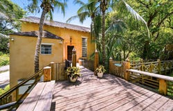 SANDYCOMBE, Eleuthera, Eleuthera