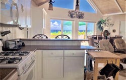 MILEY BEACH FRONT HOME, Long Island, 