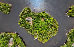 81 Ch. Peninsula, Saint-Adolphe-d'Howard, Quebec J0T 2B0