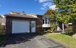 10 Tsse Groulx, Granby, Quebec J2G8T2