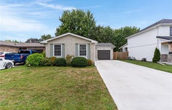 122 Foxridge Drive, Waterloo, ON, Cambridge, Ontario N3C-3M8