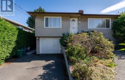 1971 Carnarvon Street, Saanich, British Columbia V8R2T9