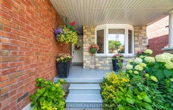325 Harrowsmith Drive, Mississauga, Ontario L5R1P9