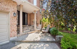 100 Carlyle Crescent, Aurora, Ontario L4G6P7