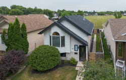 87 Zawaly Bay, Winnipeg, MB R2C 5C2, Canada, Winnipeg, Manitoba