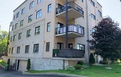 111 Av. du Parc, Laval-des-Rapides, Quebec H7N3W9