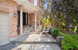 100 Carlyle Crescent, Aurora, Ontario L4G6P7