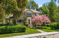 1325 Ch. St-Clare, Mont-Royal, Quebec H3R 2N5
