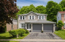 393 Vanden Bergh Boulevard, Newmarket, Ontario L3Y7Z8