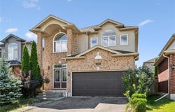 909 Pebblecreek Court, Kitchener, Ontario N2A 4M6