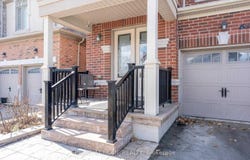 669 Sweetwater Crescent, Newmarket, Ontario L3X0H6