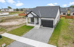 211 Sycamore Street, Welland, Ontario L3C0J8