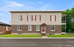 150-152B 73e Rue E., Charlesbourg, QC G1H1M7, CA, Charlesbourg, Quebec G1H1M7
