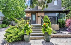 2330 Parkway Drive, Burlington, Ontario L7P1T5