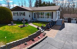 39 Rue Clairval, Clermont, Quebec G4A1B3