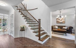 102 Greybeaver Trail, Toronto, Ontario M1C4V3