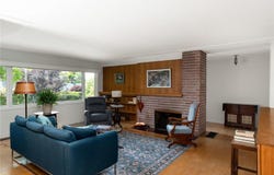 645 Transit Rd, Oak Bay, British Columbia V8S4Z4