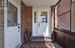 136 Oliver Lane, Vaughan, Ontario L6A1B1