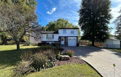 832 Boronia Crescent, Newmarket, Ontario L3Y5J9