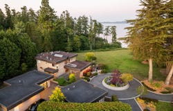 5605 Parker Ave, Saanich, British Columbia V8Y 2N2