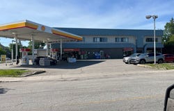 9 Rue Thérien, Gatineau (Hull), Quebec J8Y 1H7