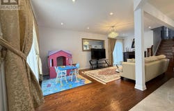 40 Holland River Blv Boulevard, East Gwillimbury, Ontario L9N1C4
