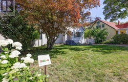 258 Riverside Avenue, Kelowna, British Columbia V1Y1A6