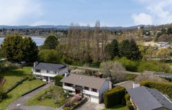 3916 Landis Pl, Saanich, British Columbia V8X4C1