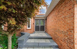 5 Stave Crescent, Richmond Hill, Ontario L4C9K4