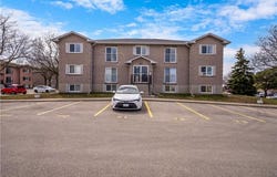 329 Northlake Drive 5, Waterloo, Ontario N2V 1Z1