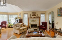 2832 Cadboro Bay Road, Oak Bay, British Columbia V8R5J9