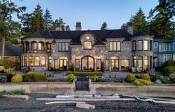 10493 Allbay Rd, Sidney, British Columbia V8L2P2