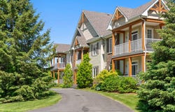 1000 Rue du Violoneux 002, Bromont, Quebec J2L 0G8