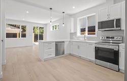568 Kay St B, Saanich, British Columbia V8Z 2L3