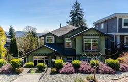 1075 Adderley Street, North Vancouver, British Columbia V7L 1T4