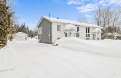 3295 Rue du Lac-Miroir, Shipshaw, Quebec G7P1S8