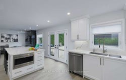 413 Mathews Court, Newmarket, Ontario L3X1C8