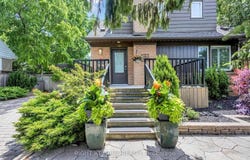 2330 Parkway Drive, Burlington, Ontario L7P1T5