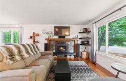 1064 Verdier Ave, Central Saanich, British Columbia V8M 1E6