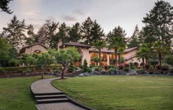 2495 Shannon Pl, Saanich, British Columbia V8N1X2