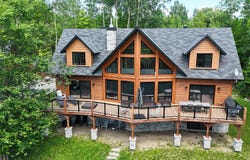 121 Ch. du Pavillon-Kanata, Amherst, Quebec J0T 2L0