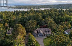 2773 Arbutus Road, Saanich, British Columbia V8N5X8