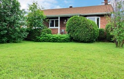 718 Rue du Stade, Chicoutimi, QC G7J3V1, CA, Chicoutimi, Quebec G7J3V1