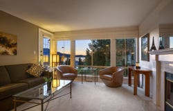 6880 Wallace Dr, Central Saanich, British Columbia V8M1N8