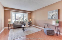 113 Lowe Boulevard, Newmarket, Ontario L3Y5T3